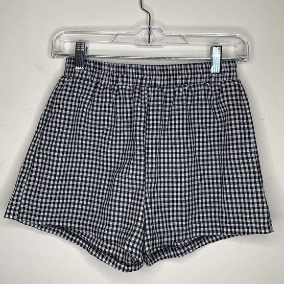 Boutique | Checkered Shorts - Picture 6 of 10